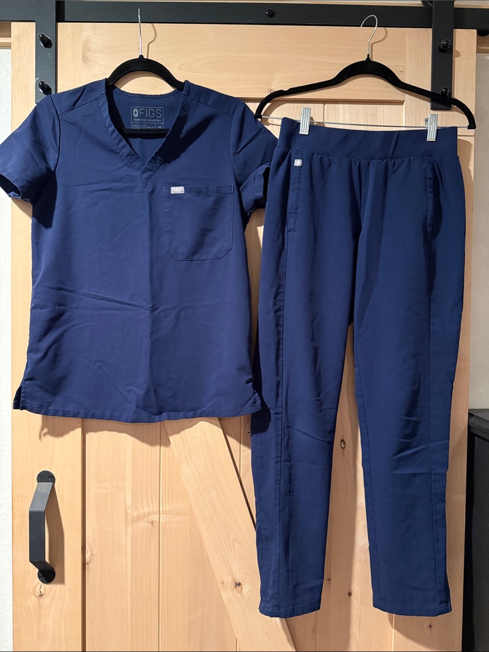 Figs Women’s Petite Navy Scrubs Set